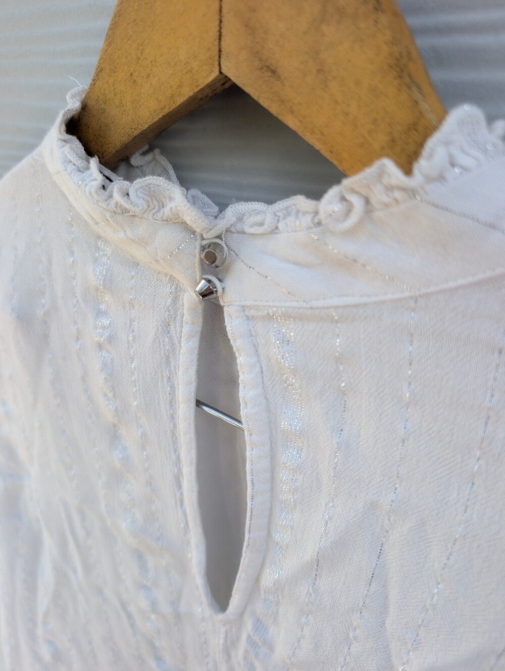 Abercrombie Blouse Size M White Cream Silver Cropped Ruffled Lace Boho Buttons - Picture 6 of 7